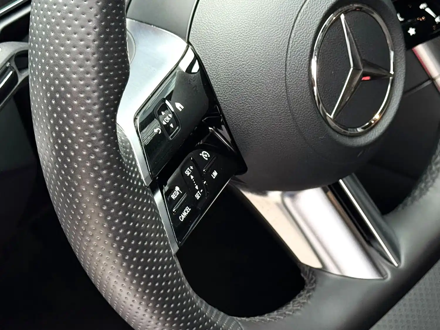 صورة 7 - Mercedes-Benz C-Class