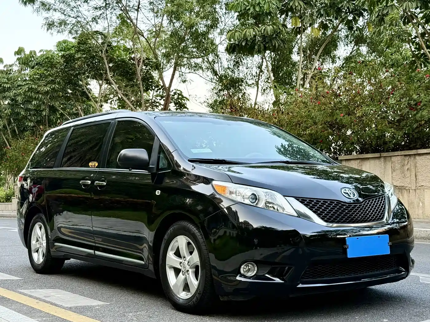Toyota Sienna 2015 3.5L 2WD LE фото 3
