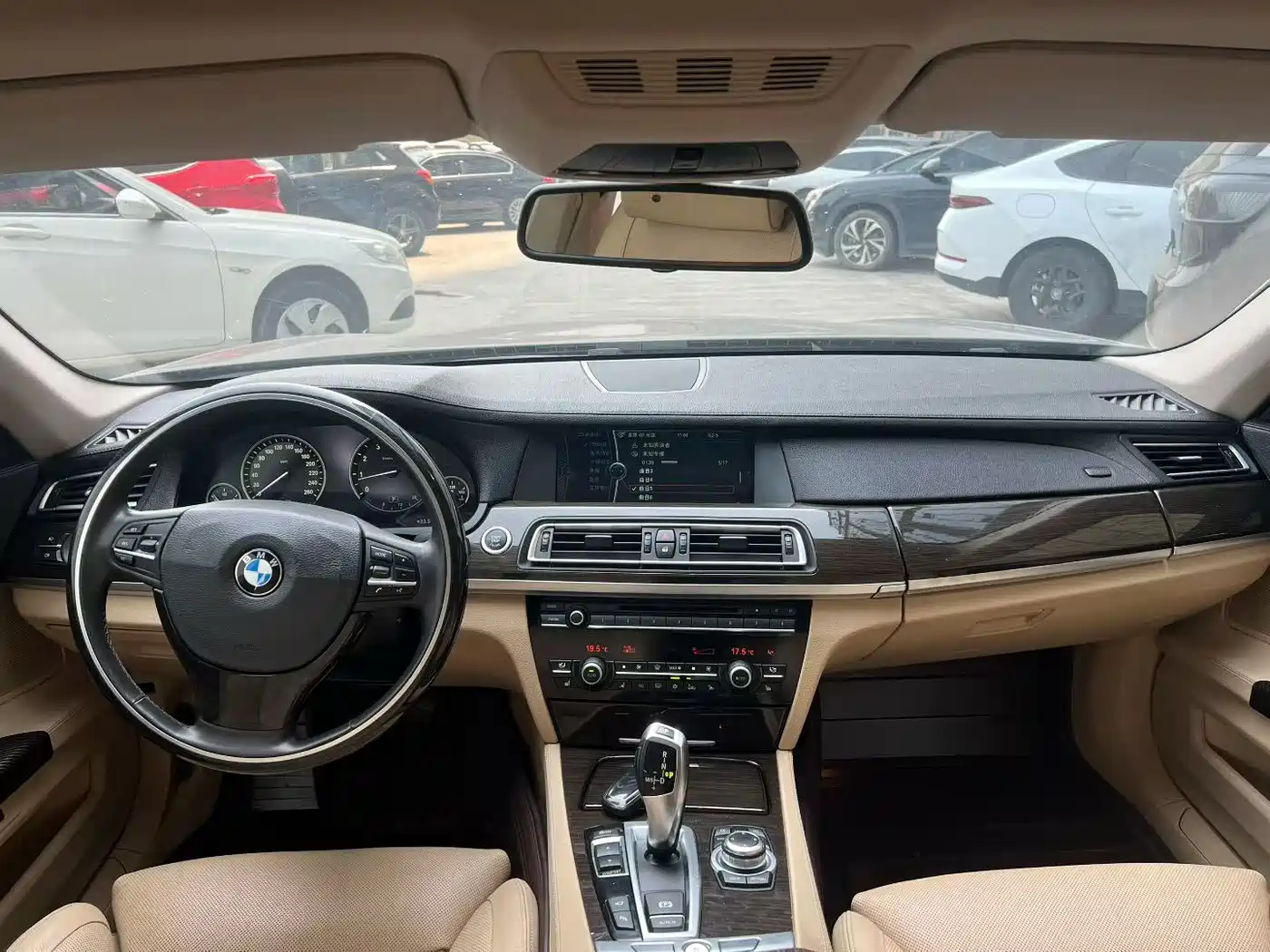 BMW 7 Series 2013 Model 730Li Luxury фото 4