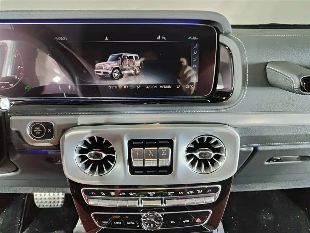 Mercedes-Benz G-Class AMG 2023 AMG G 63 фото 16
