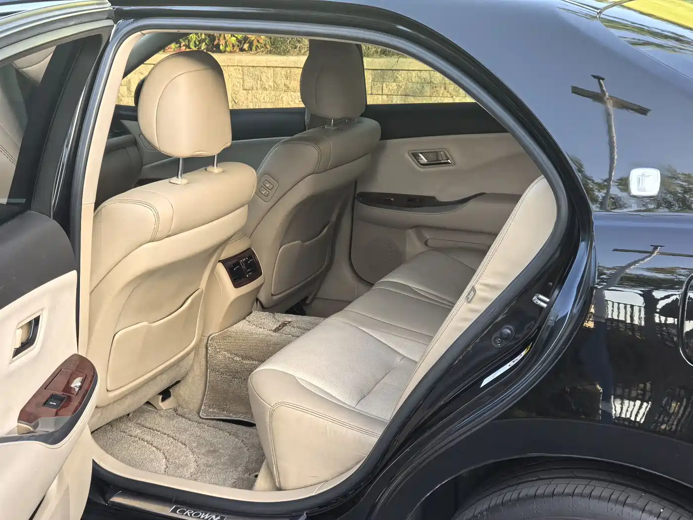 Toyota Crown 2012 2.5L Royal Leather Edition фото 8