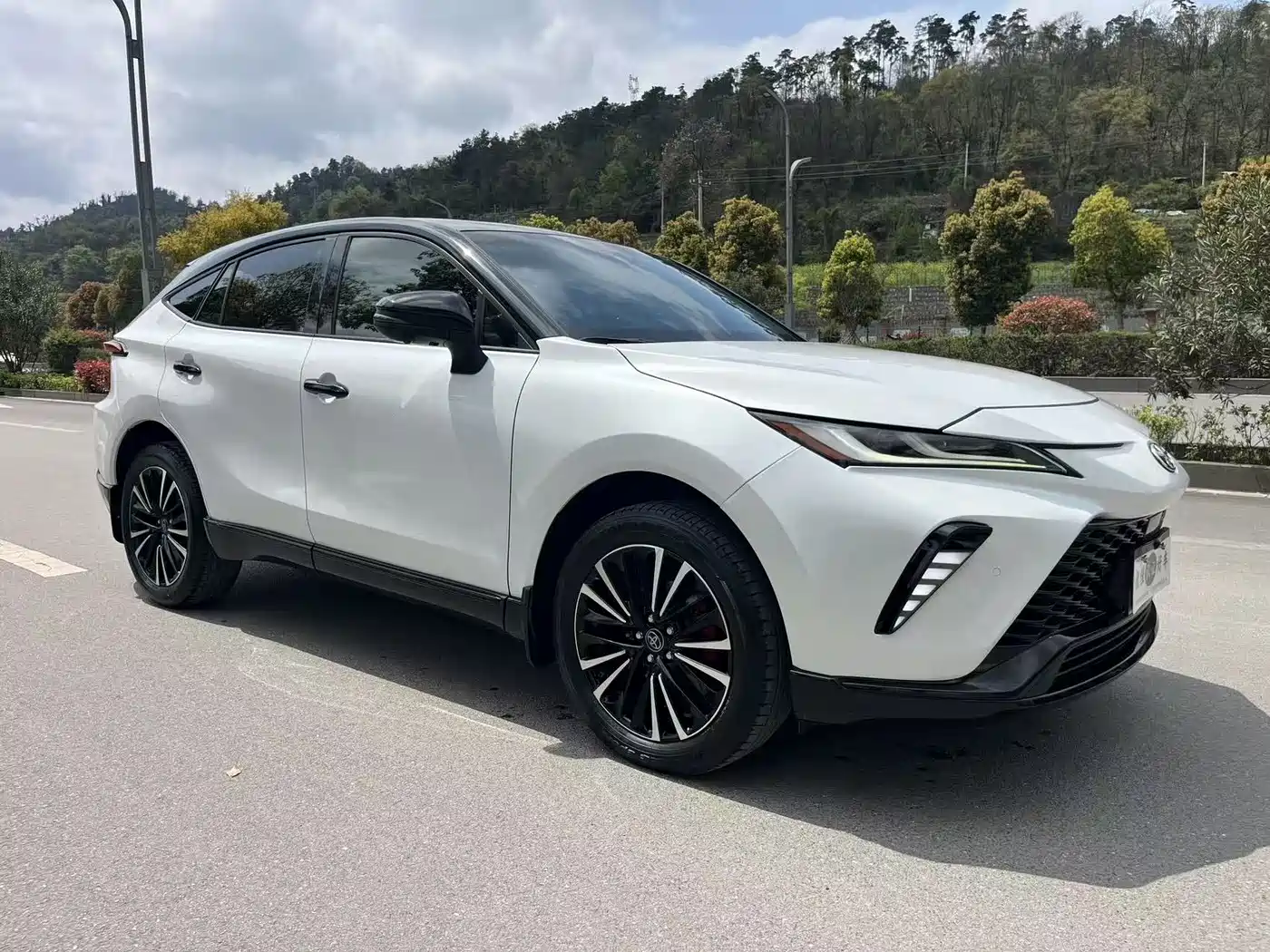 Toyota Venza 2022 2.0L CVT 2WD Premium фото 3