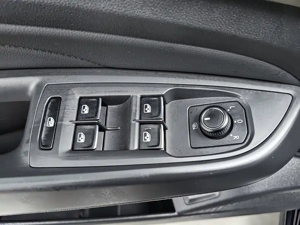 Фото 9 - Volkswagen Passat
