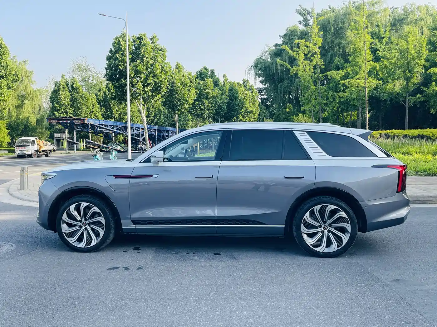 Hongqi E-HS9 2022 660km Qi Ling Edition (4-seater) фото 4