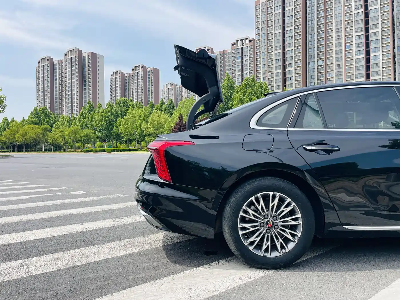 Hongqi H5 2024 1.5T DCT Smart Connect Flag Rhythm Edition фото 23