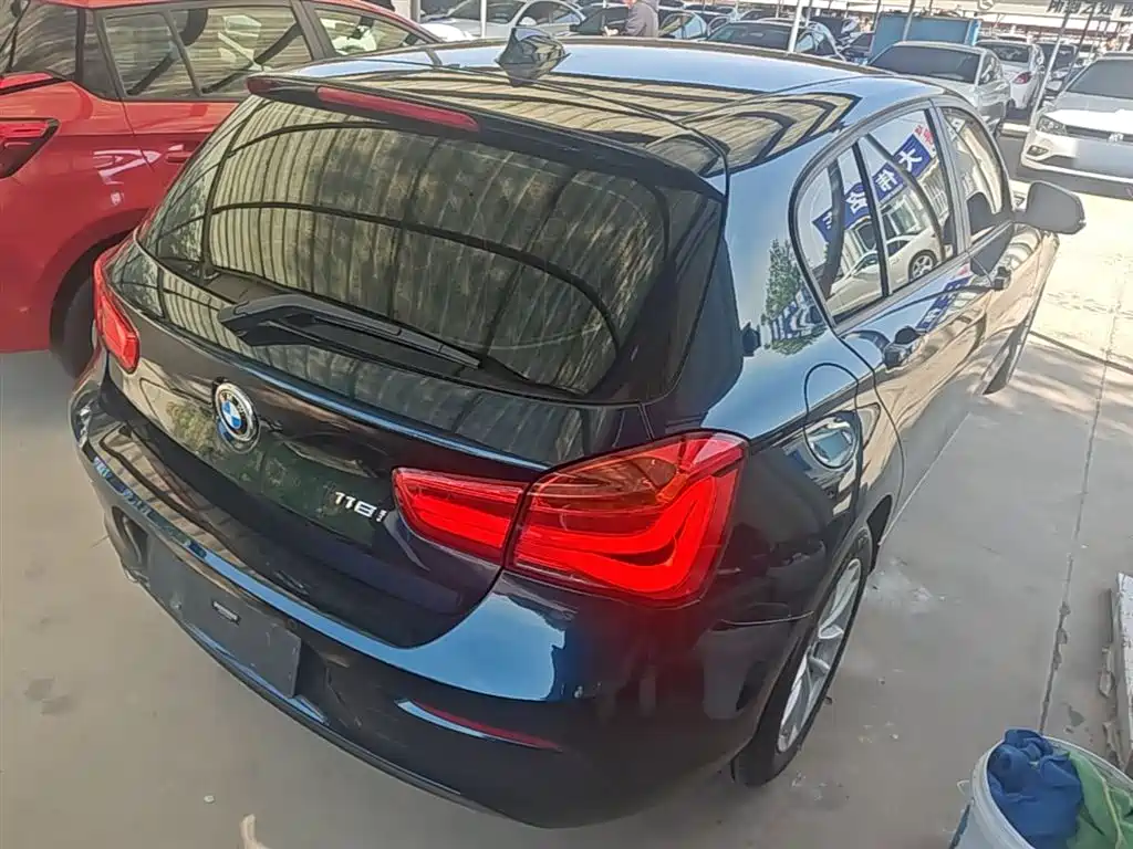 BMW 1 Series (Import) 2016 118i Leading фото 7