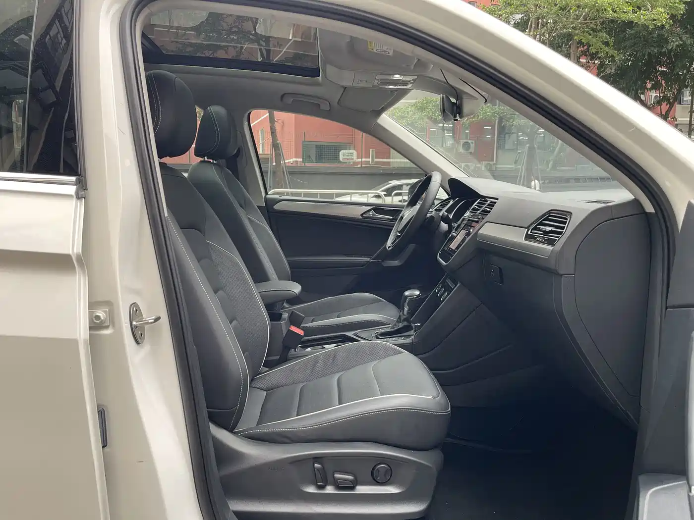 VOLKSWAGEN TIGUAN L NEW ENERGY