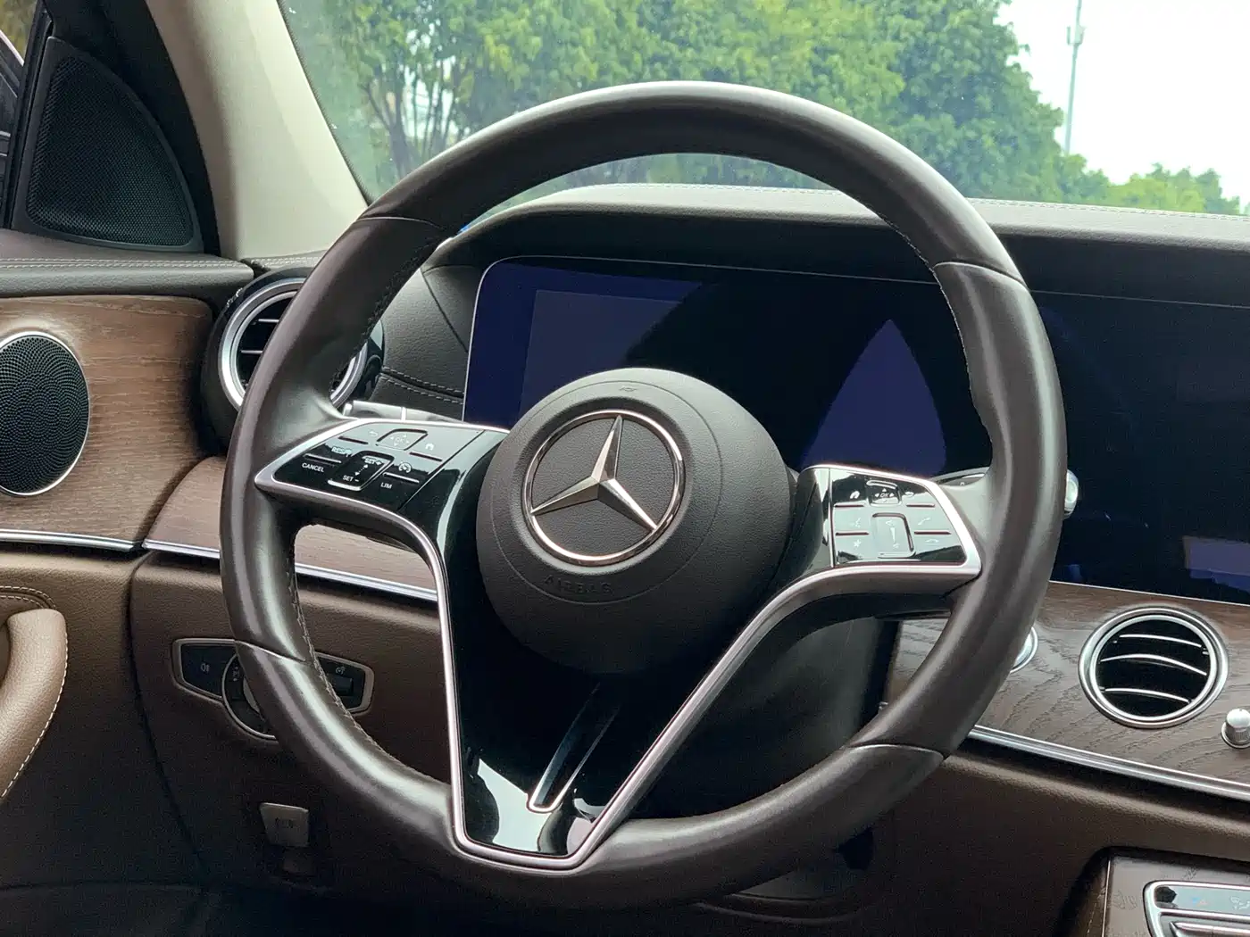 Mercedes-Benz E-Class New Energy 2022 Facelift II E 350 e L Plug-in Hybrid Sedan фото 20