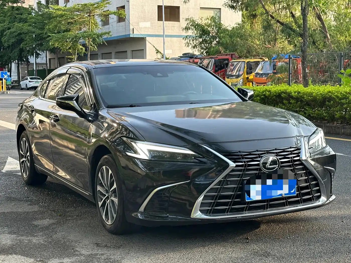 Фото 3 - Lexus ES