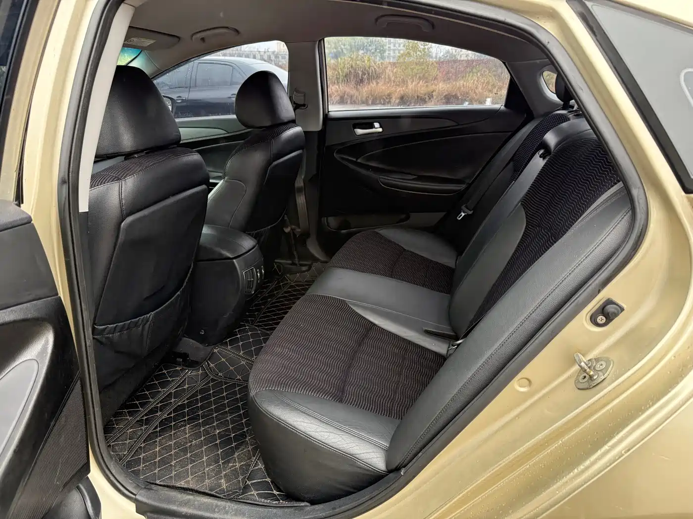 Hyundai Sonata 2011 2.0L Auto Leading Edition фото 10