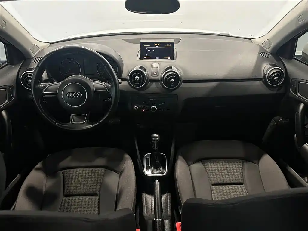 Audi A1 2015 2014 30 TFSI Sportback Fashion