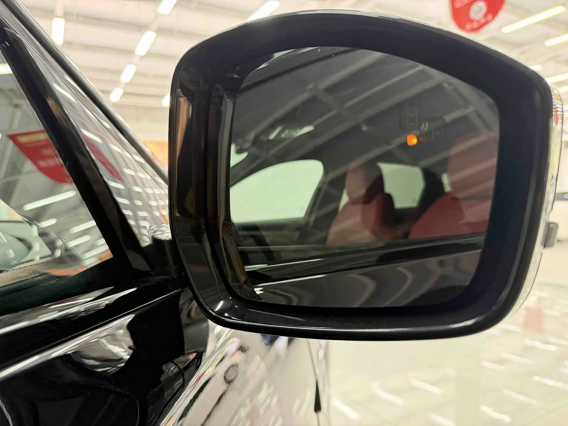 Фото 23 - Jaguar F-PACE