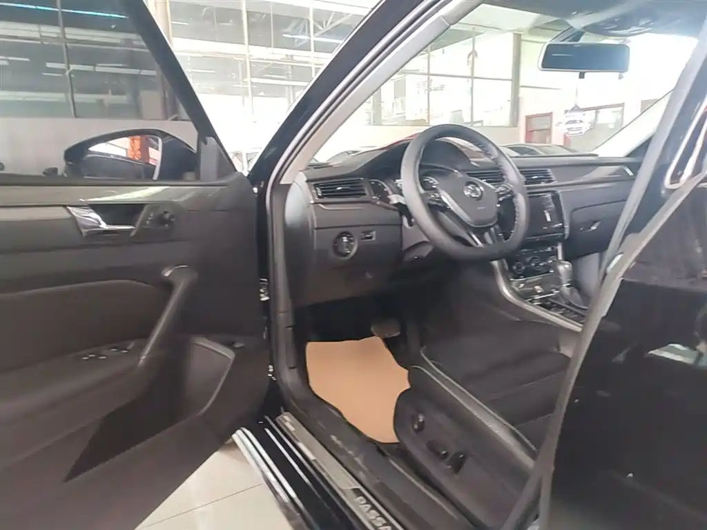 Volkswagen Passat 2017 330TSI DSG Prestige фото 16
