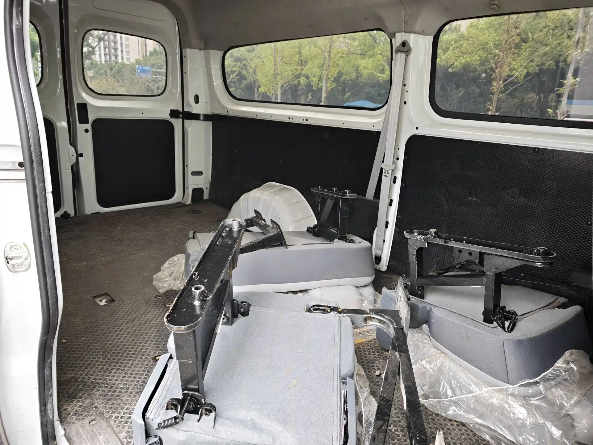 Photo 10 - Maxus Dana V1