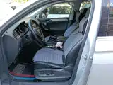 Photo 11 - Volkswagen Tiguan L
