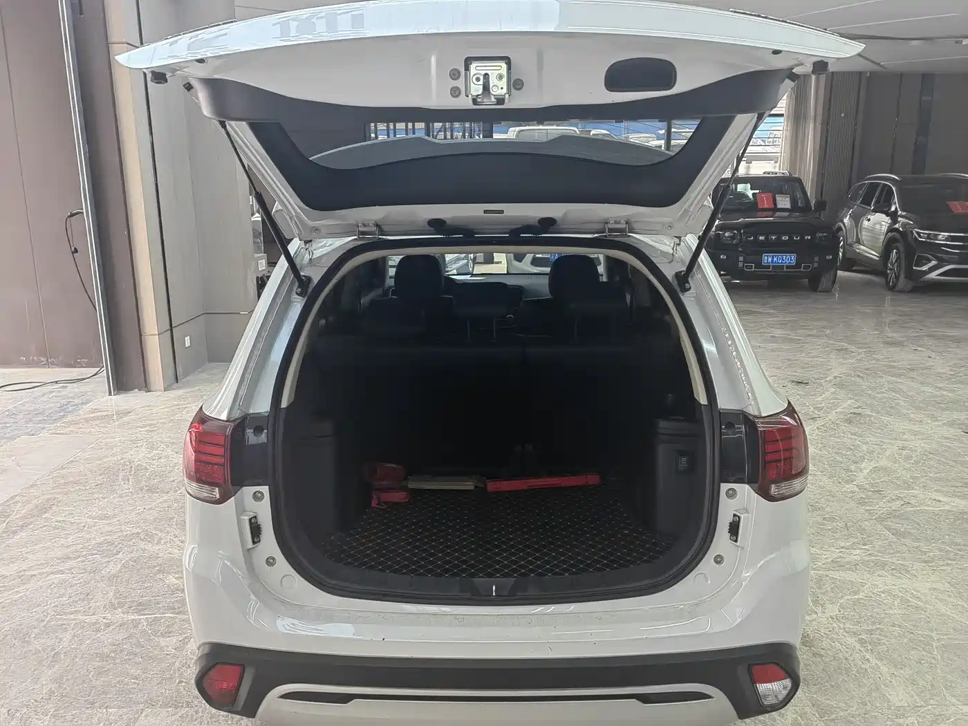 MITSUBISHI OUTLANDER