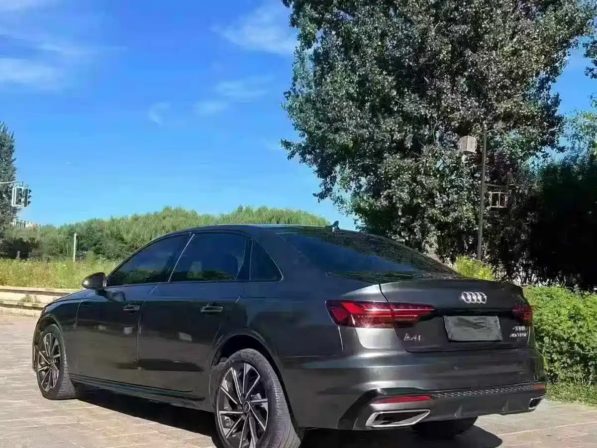 Photo 7 - Audi A4L