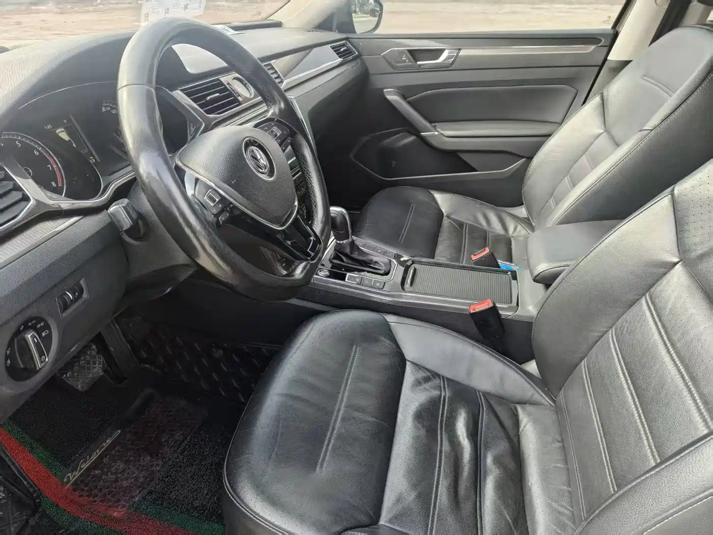 Volkswagen Passat 2016 330TSI DSG Honor Edition фото 4