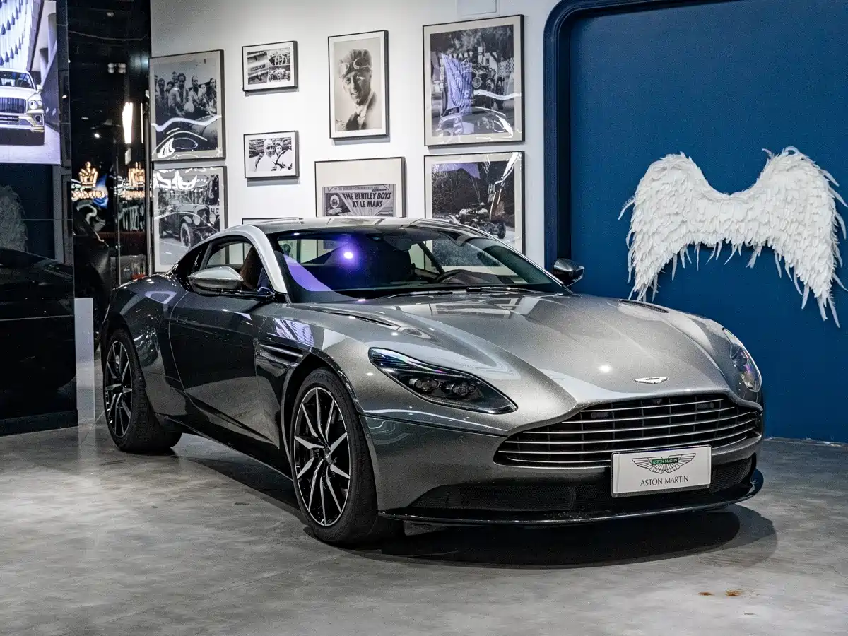 Aston Martin DB11 2018 2017 4.0T V8