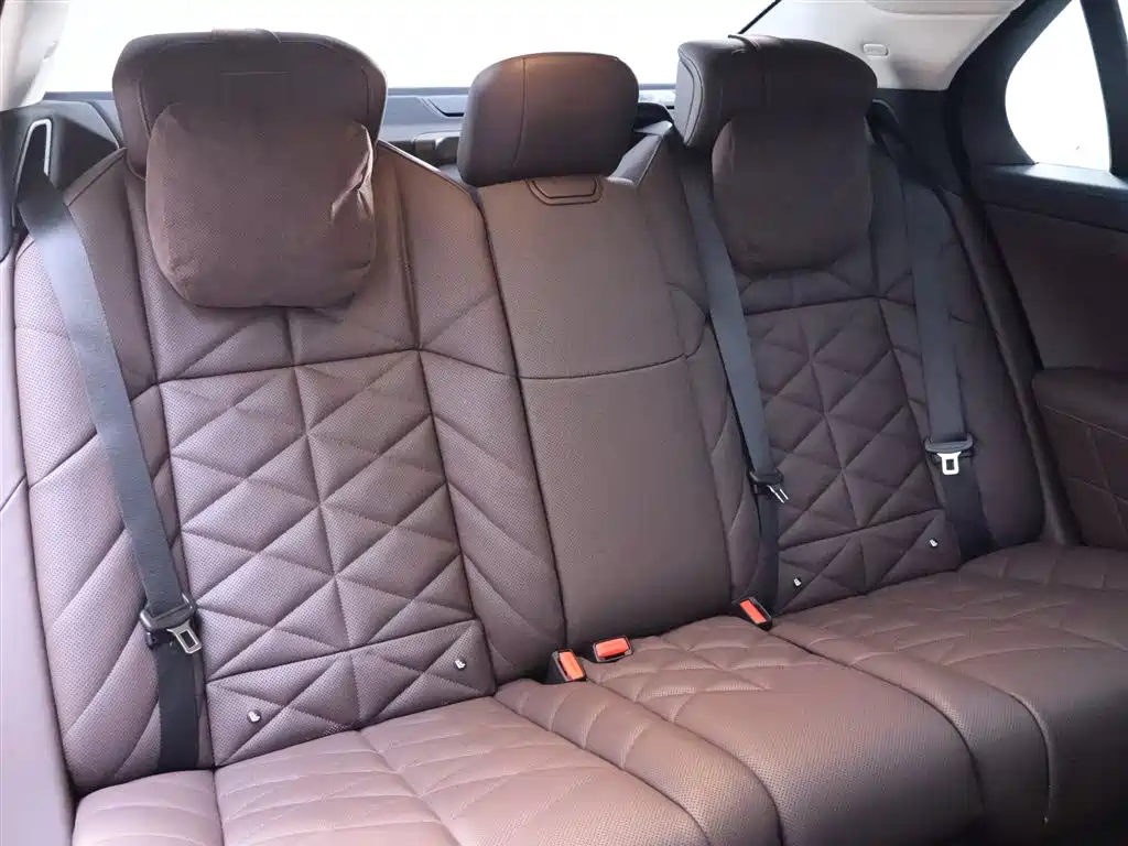 BMW 7 Series 2023 Model 735Li M Sport Package фото 22