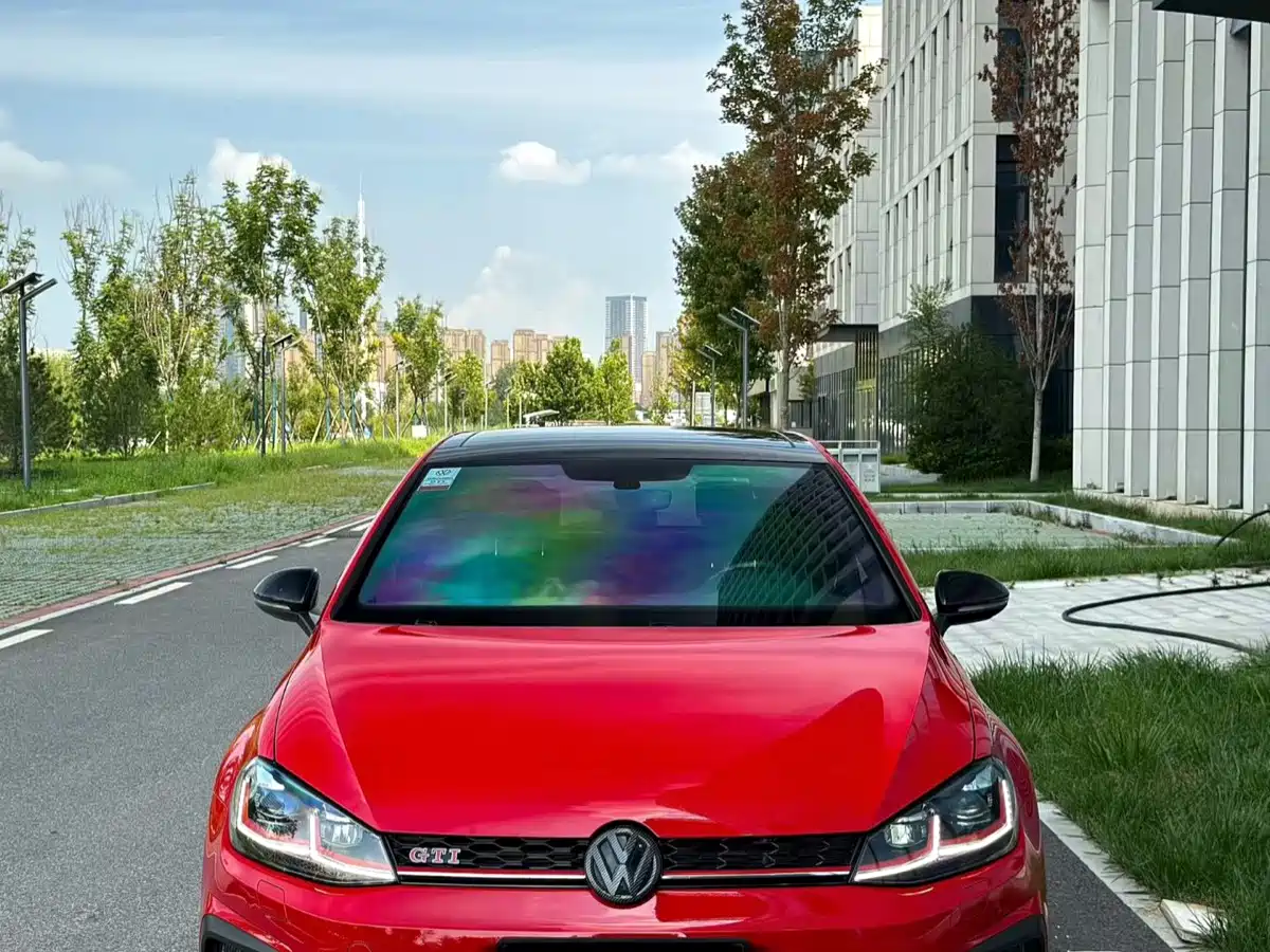Volkswagen Golf GTI