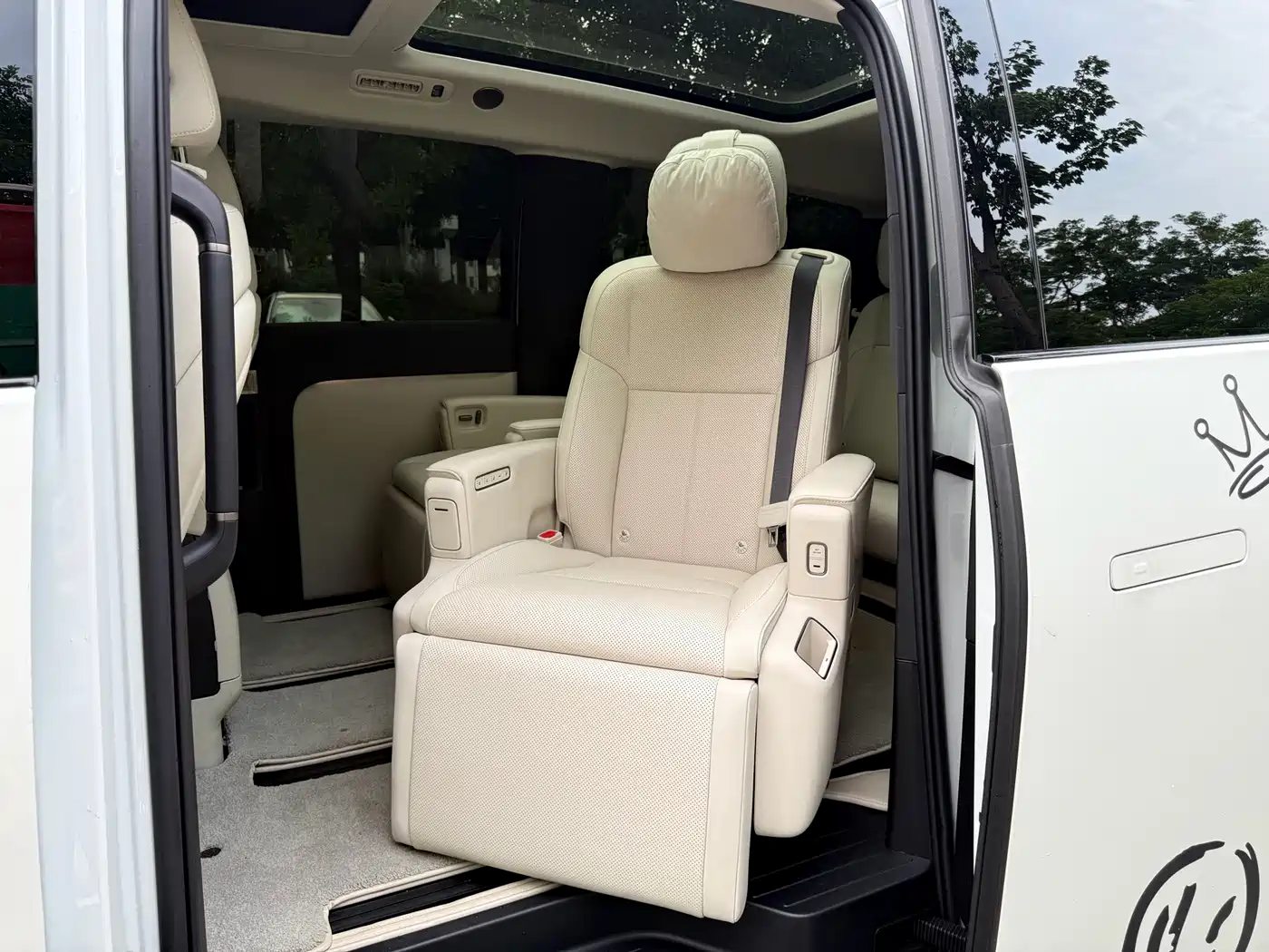 Li Auto MEGA 2025 2025 Model Home Family Special Edition