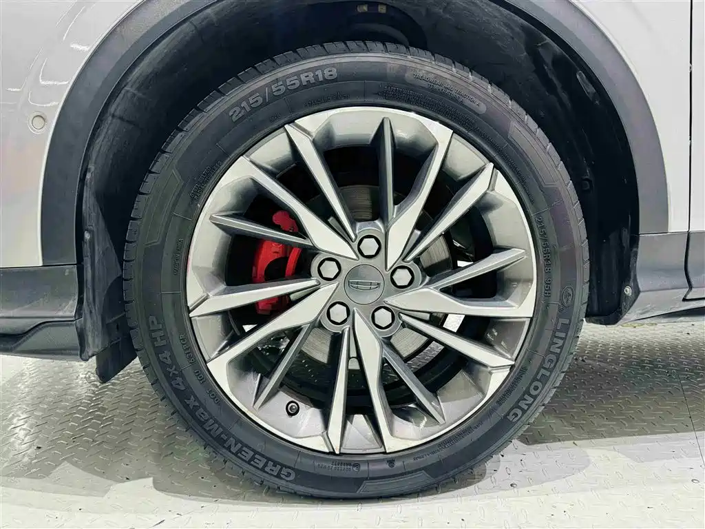 Фото 10 - Geely Coolray