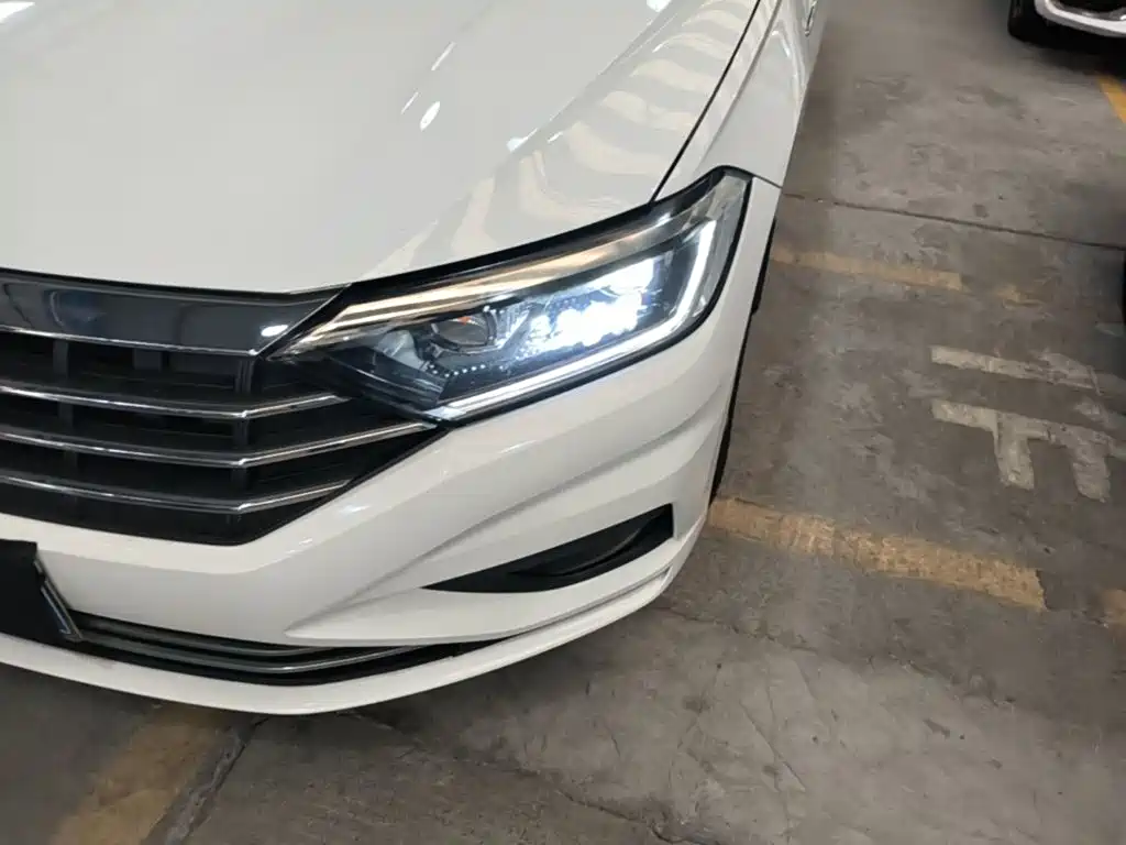 Фото 24 - Volkswagen Sagitar