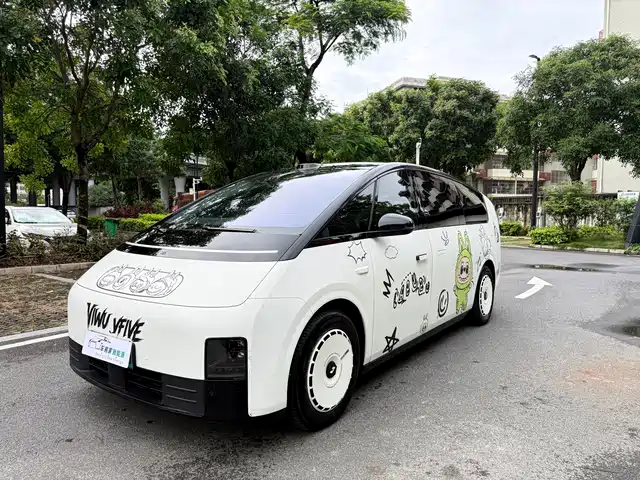 Li Auto MEGA 2025