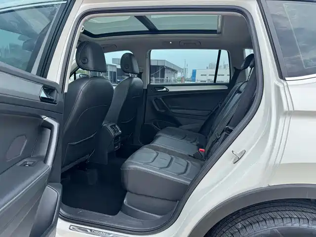 Volkswagen Tiguan L 2021 330TSI Automatic 2WD Smart — фото 5