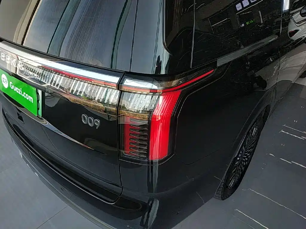ZEEKR 009 2025 2024 6-seat Executive AWD 108kWh