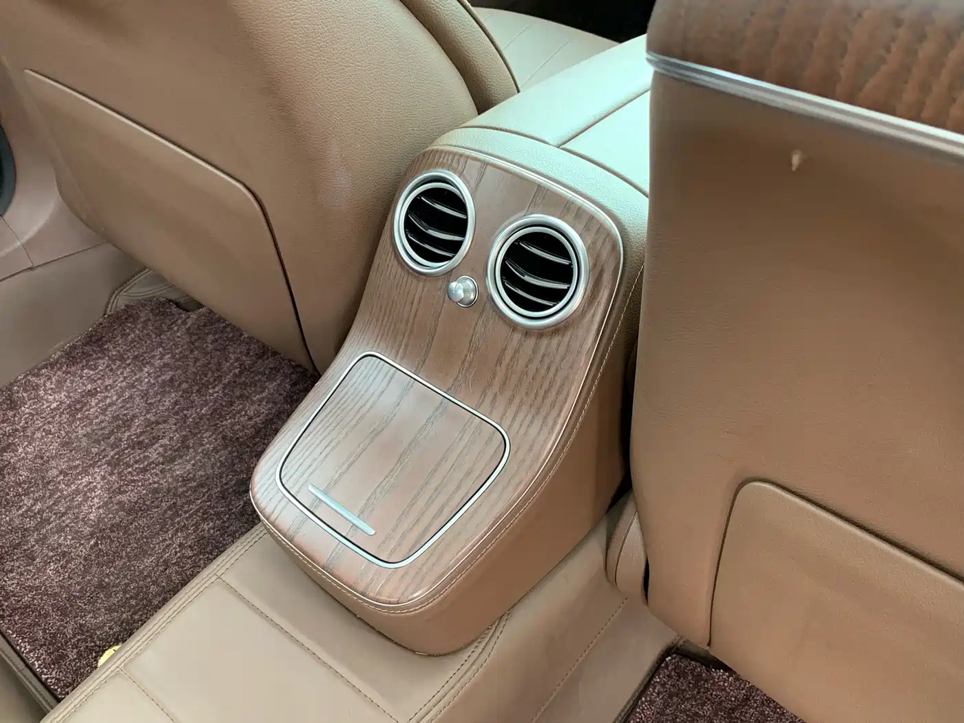 Mercedes-Benz E-Class New Energy 2022 Facelift II E 350 e L Plug-in Hybrid Sedan фото 32