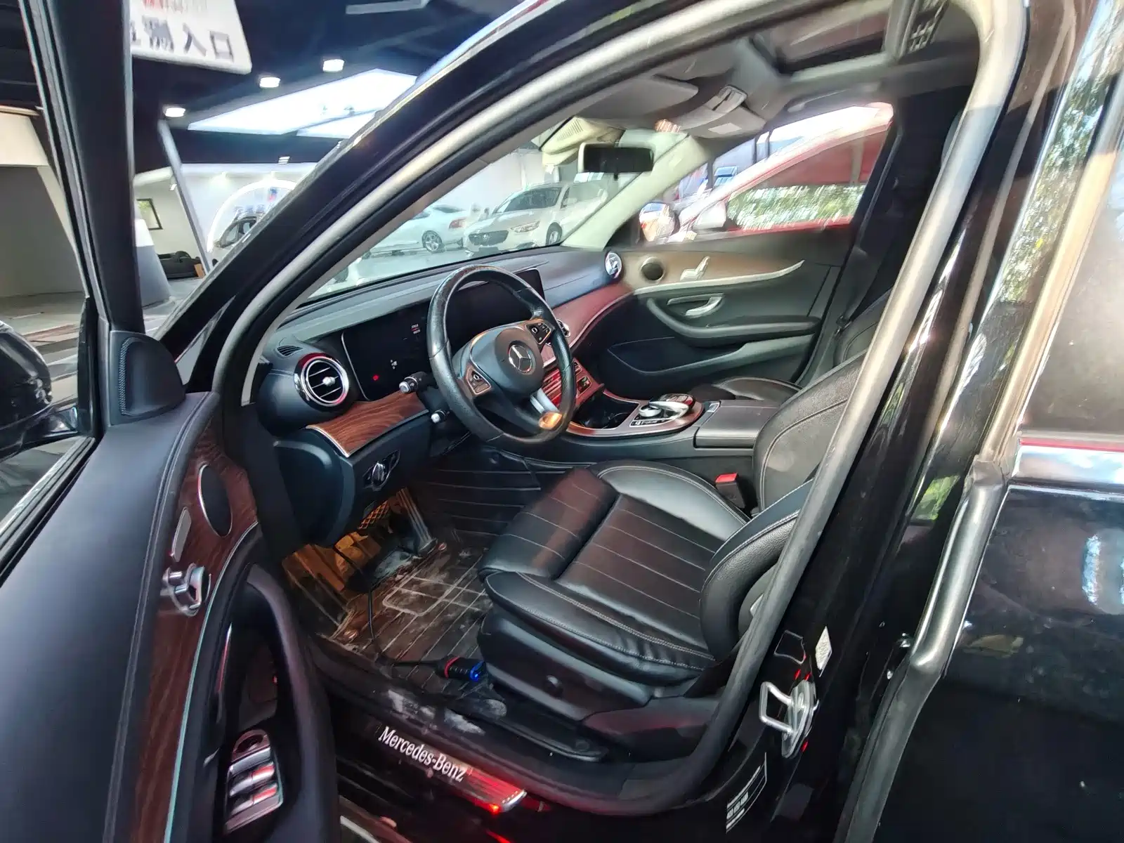 Фото 4 - Mercedes-Benz E-Class