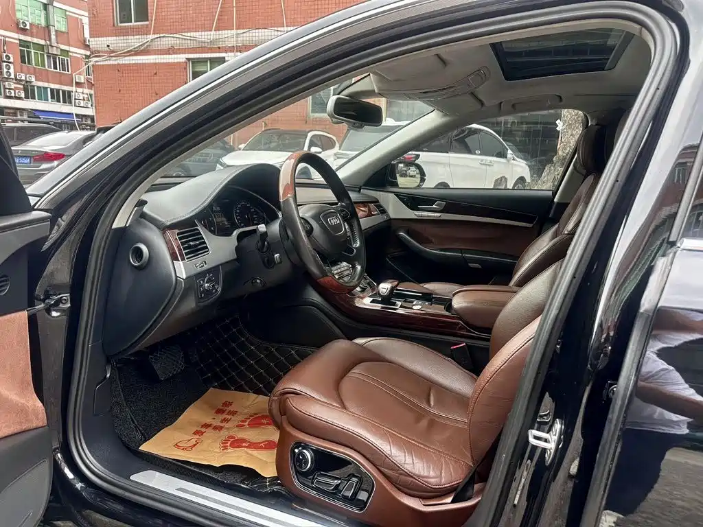 Фото 5 - Audi A8