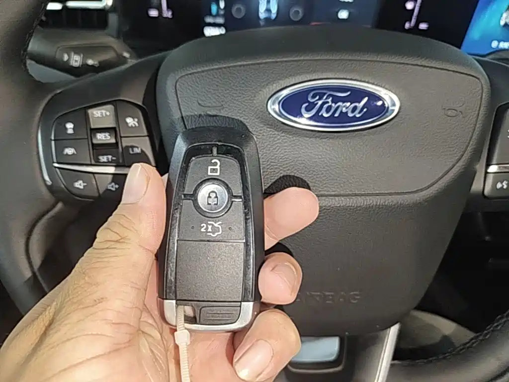 Фото 9 - Ford Edge