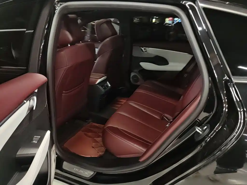 Photo 17 - Buick LaCrosse