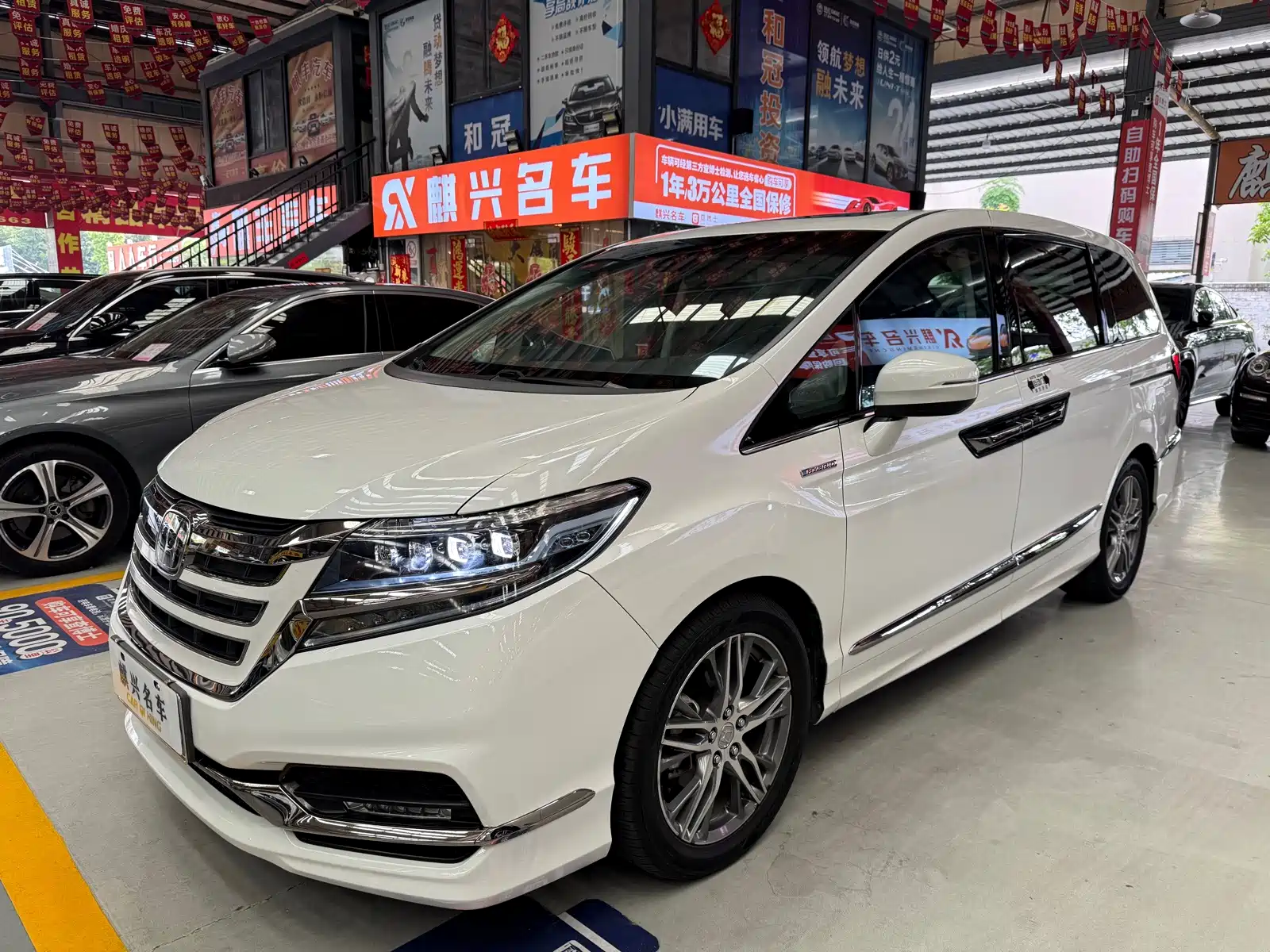 Фото 1 - Honda Elysion