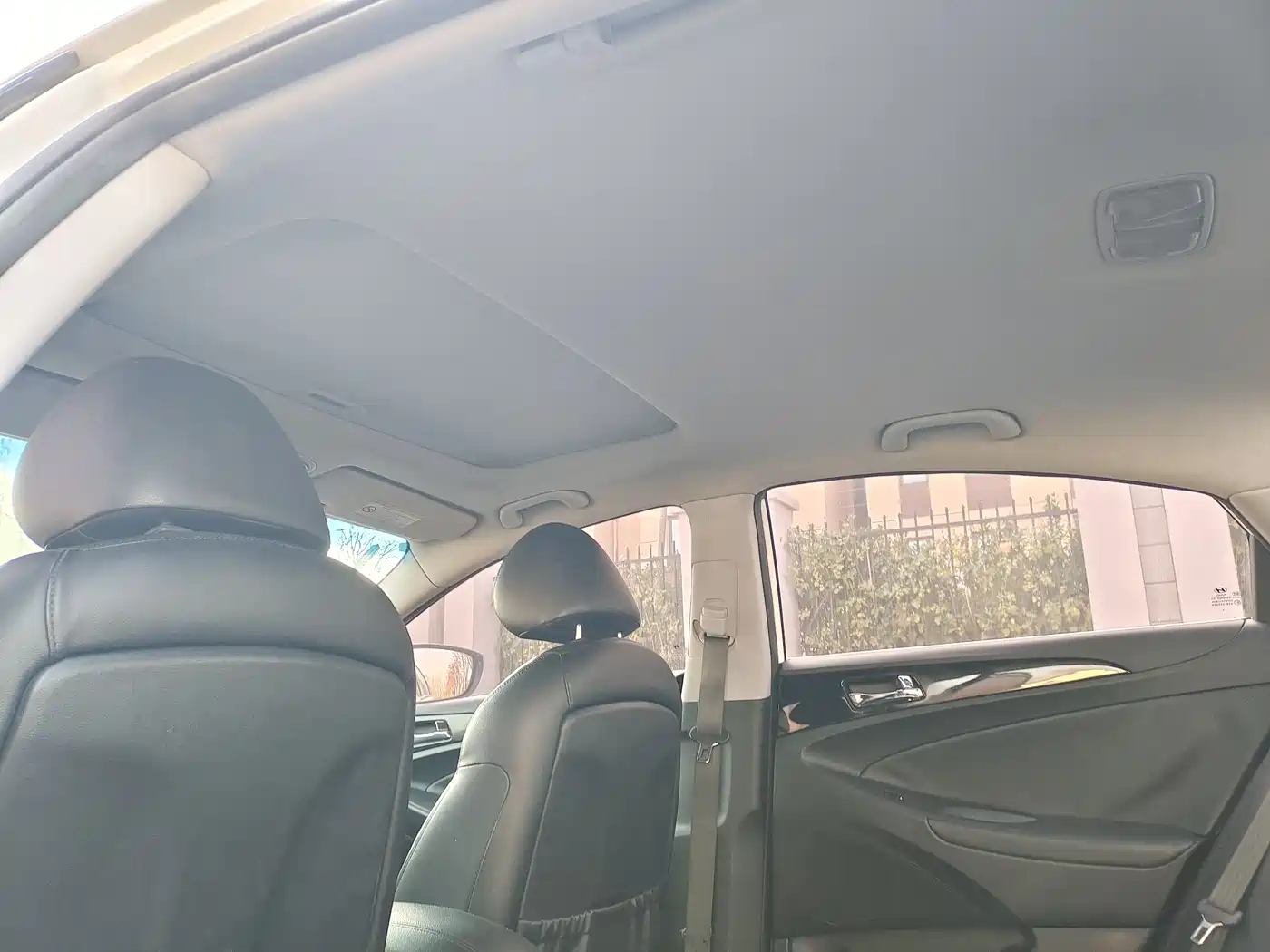 Hyundai Sonata 2015 Classic 2.0L Automatic Luxury Edition фото 6