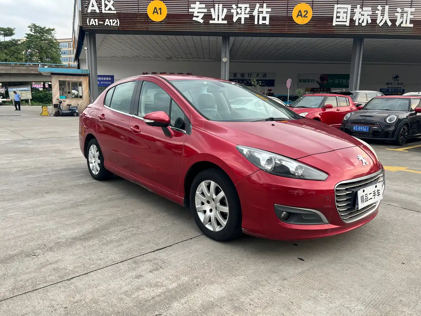 Peugeot 308 2014 Model Joy Edition Classic 1.6L Automatic Superior Style фото 4