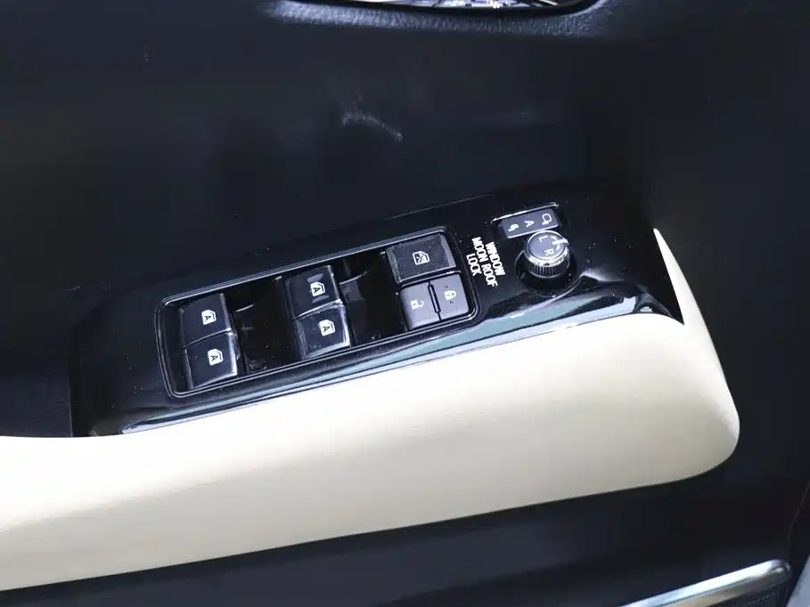 Toyota Vellfire 2020 Twin Engine 2.5L HV Premium Edition фото 12