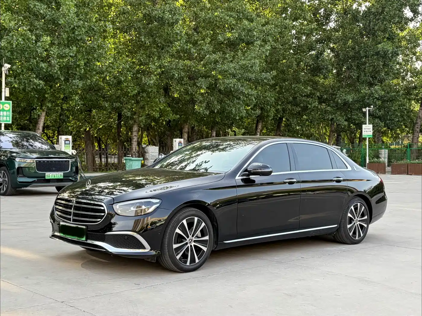 Mercedes-Benz E-Class New Energy 2022 E 350 e L Plug-in Hybrid Sedan фото 6