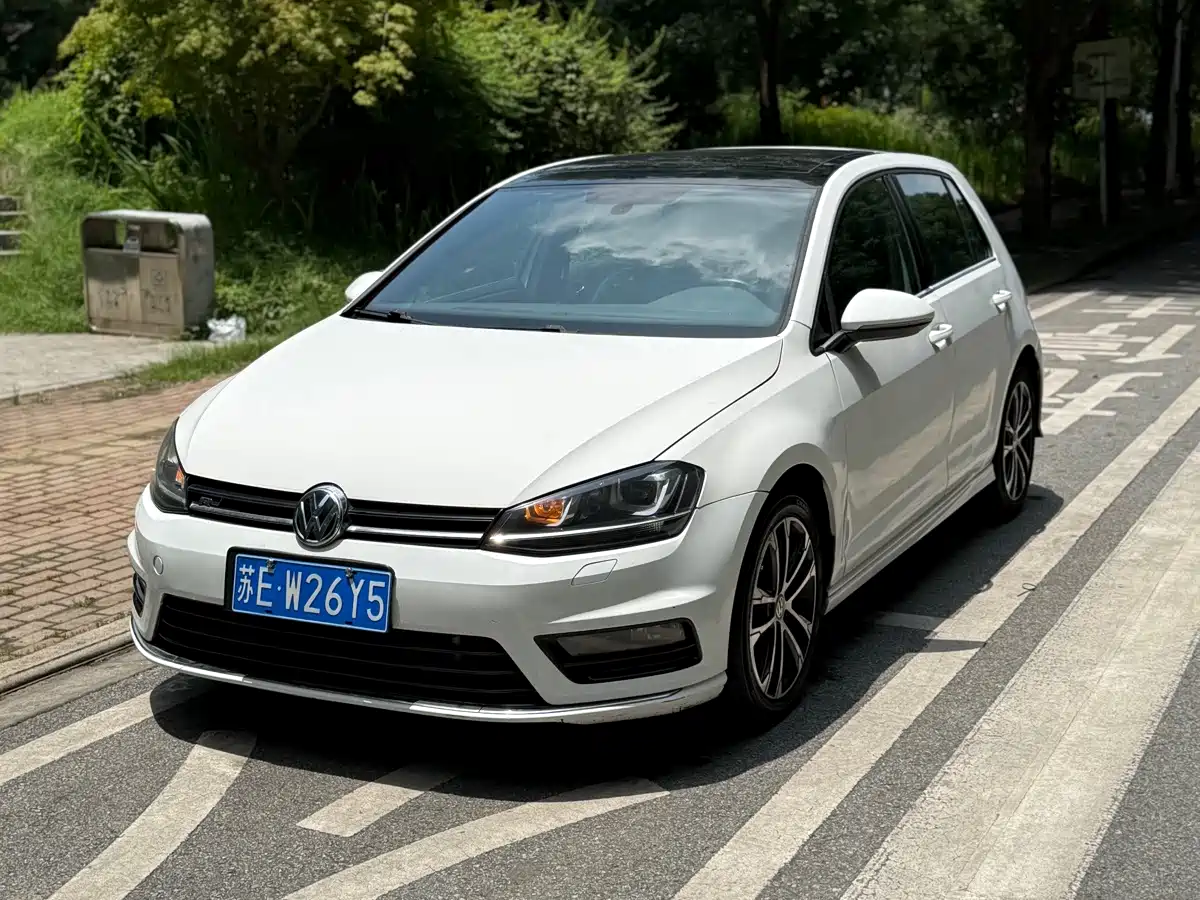 Фото 1 - Volkswagen Golf