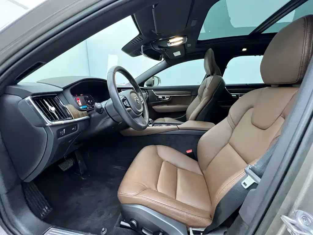 Фото 17 - Volvo V90