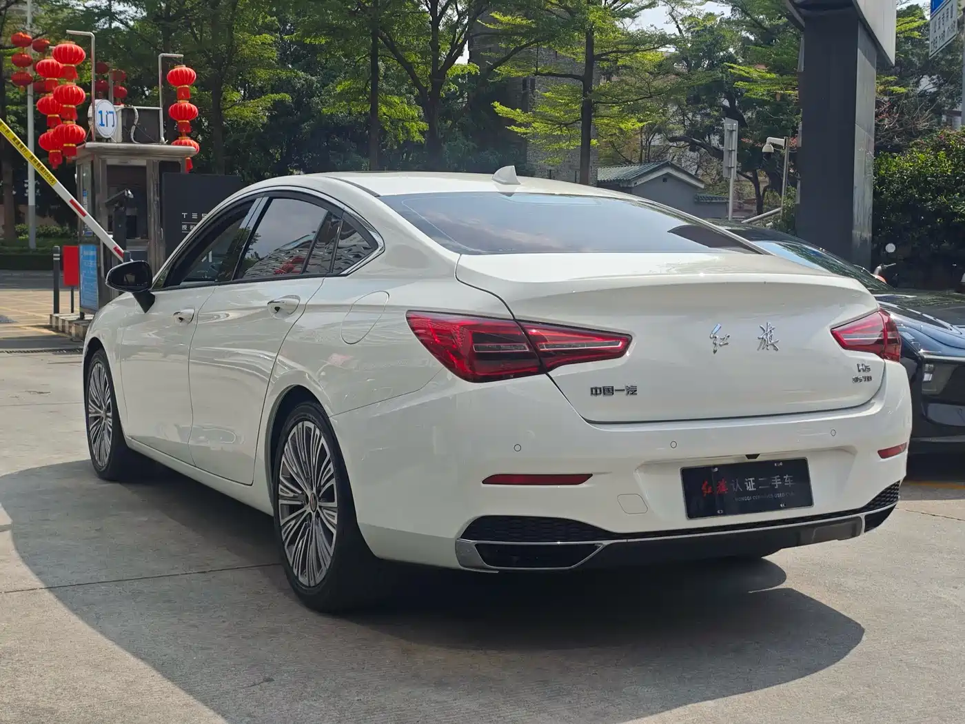 Hongqi H5 2022 Classic 1.8T Auto Smart Connect Flagship Enjoyment Edition фото 16