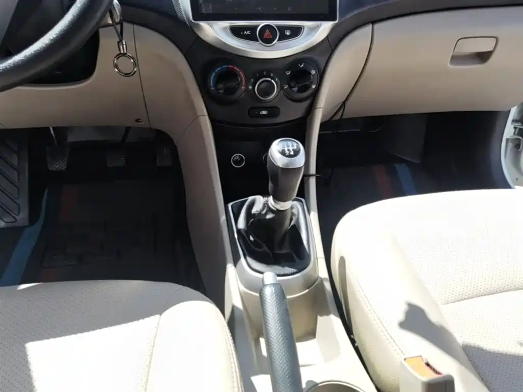 Hyundai Verna 2014 1.4L Manual Smart GLS фото 14