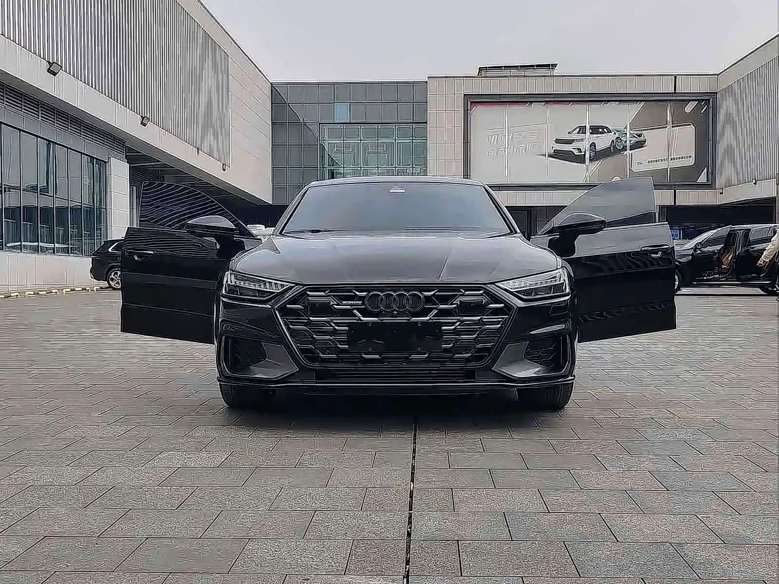 Фото 2 - Audi A7L