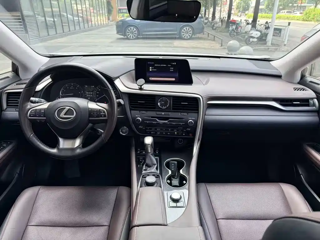 Photo 6 - Lexus RX