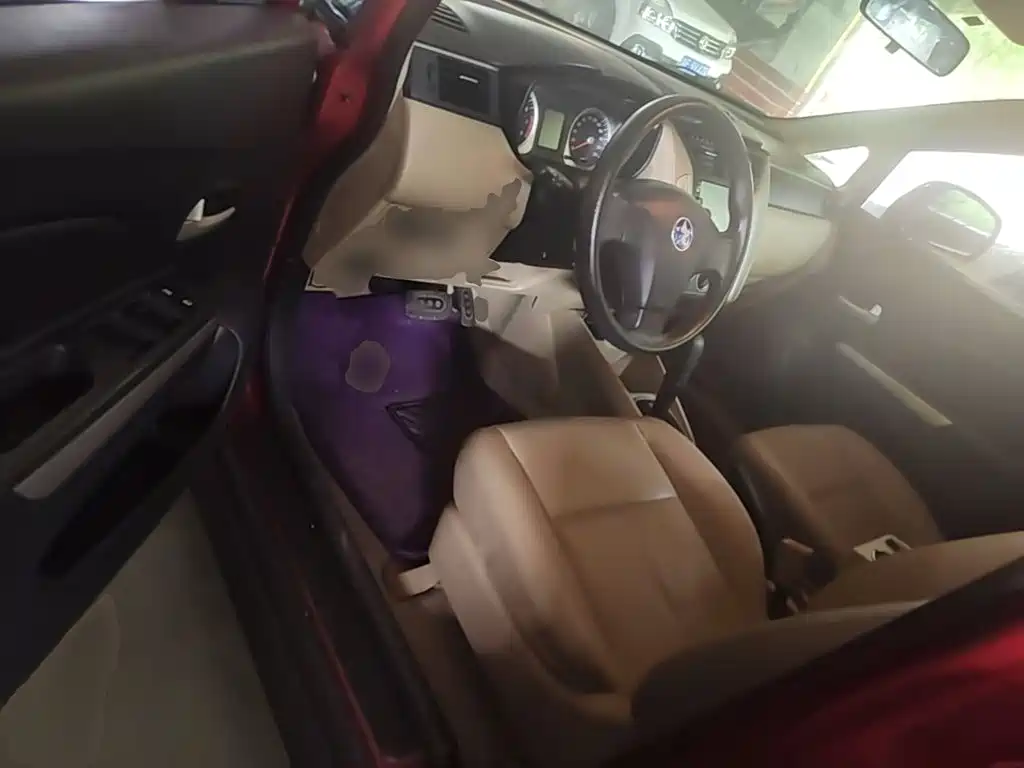 Venucia R50 2014 2013 1.6L Automatic Luxury Edition