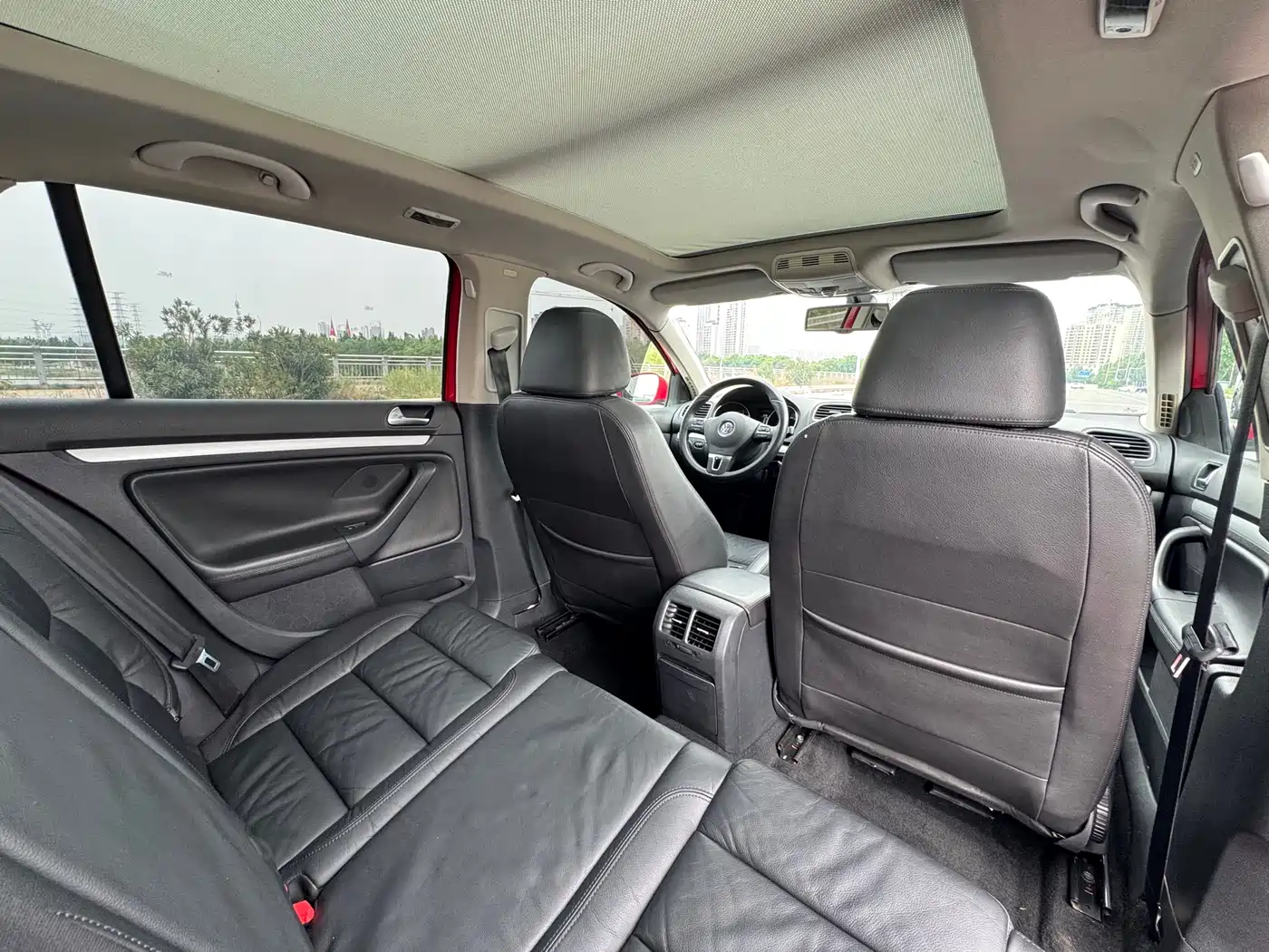 Volkswagen Golf (Import) 2011 Model 1.4TSI Luxury Touring фото 27