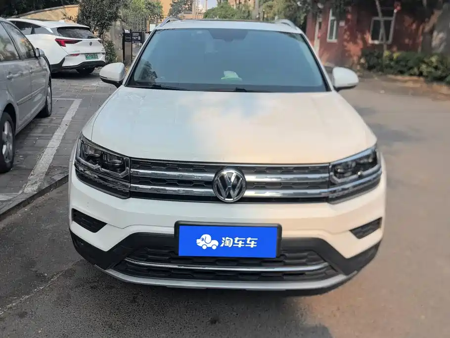 Photo 2 - Volkswagen Tharu